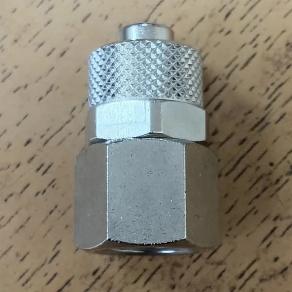Переходник для пневматики 1/4" внутренняя х 8 мм.