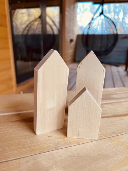 Фигурки из натурального дерева, домики