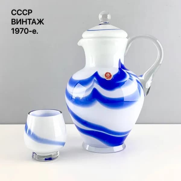 Винтажный набор кувшин и стакан "Татьянка". Двухслойное молочное стекло ЛЗХС. СССР, 1970-е.