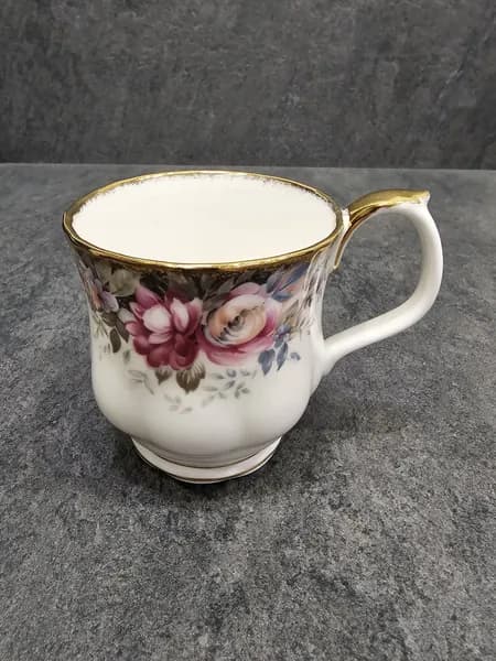 Бокал, кружка Royal Albert "Autumn roses". Англия. Костяной фарфор. Клеймо 1981-1998г.