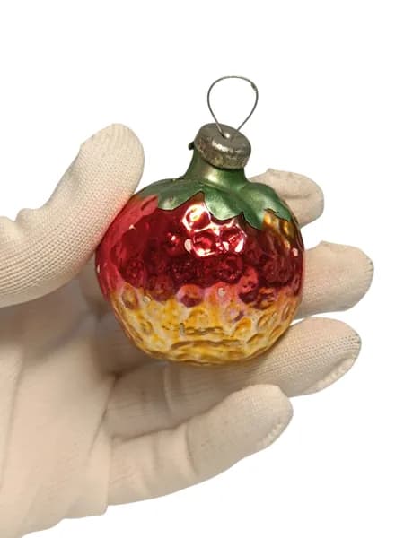 Советская винтажная елочная игрушка, Клубника. Сделано в СССР.