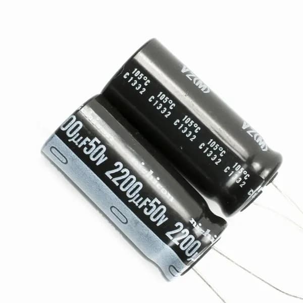 1шт.Nchicon Конденсатор электролитический 50В-2200мкФ (2200uF-50V, 18x40мм)