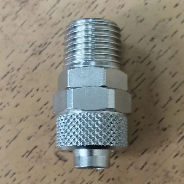 Переходник для пневматики 1/4" х 8 мм.
