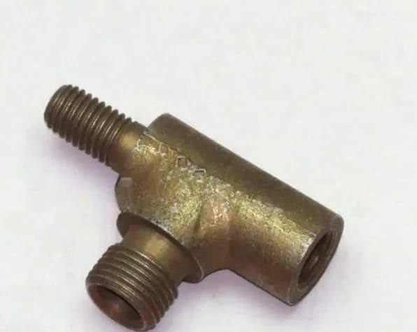 Угольник D12х1,5/М16х1,5/шпилька М10х1,5 (ОАО МАZ)/ арт.379839-20