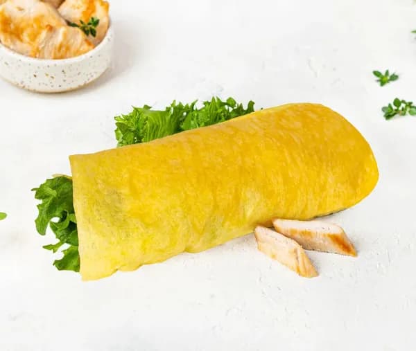 Ролл с курицей, зеленым салатом и соусом Цезарь 140 г