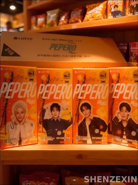 Печенье Lotte Pepero с шоколадом Stray Kids 4 шт (Шаблон отправляется случайным образом)