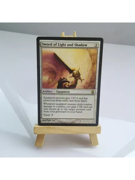 Заголовок: Волшебство в твоих руках: Уникальная карта Magic: The Gathering (MTG) с защитным протектором в подарок!