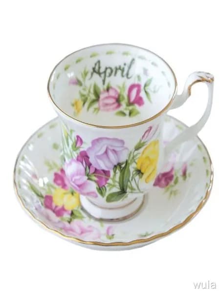 Чайная пара Royal Albert. Серия "Апрель Душистый горошек". Англия. Костяной фарфор. Клеймо 70-е гг. Сузуран в мае Подарочная упаковка
