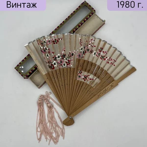 Винтажный веер с цветочным декором в футляре, дерево, бумага, роспись, Китай 1970-1990 гг.