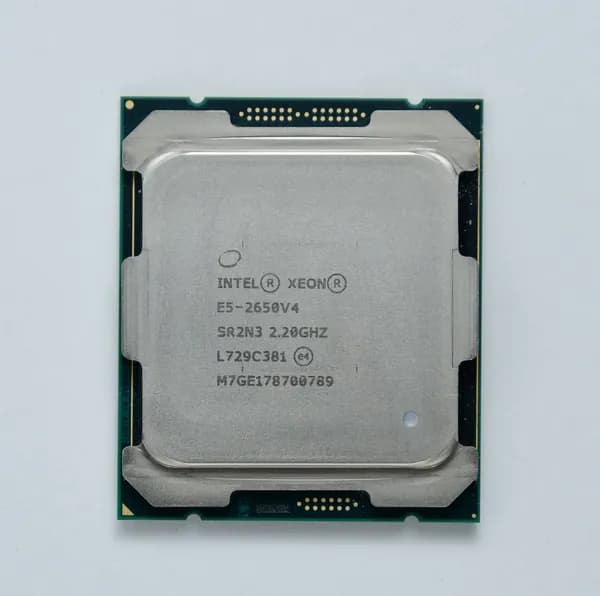 Intel Серверный процессор OEM (без кулера). Уцененный товар