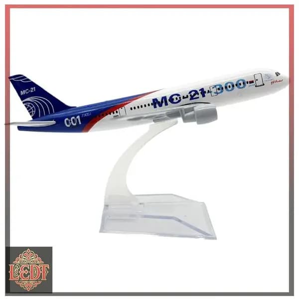 Модель российского MC-21 самолета