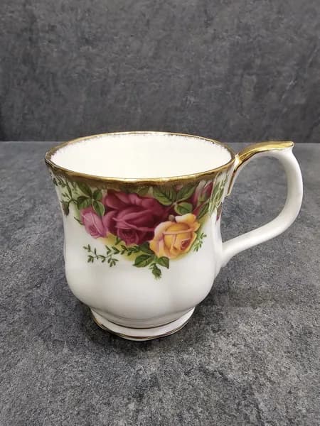 Бокал, кружка Royal Albert "Old Country Roses". Англия. Костяной фарфор. Клеймо 60-е 70-е гг.