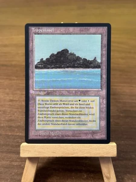Заголовок: Волшебство в твоих руках: Уникальная карта Magic: The Gathering (MTG) с защитным протектором в подарок!