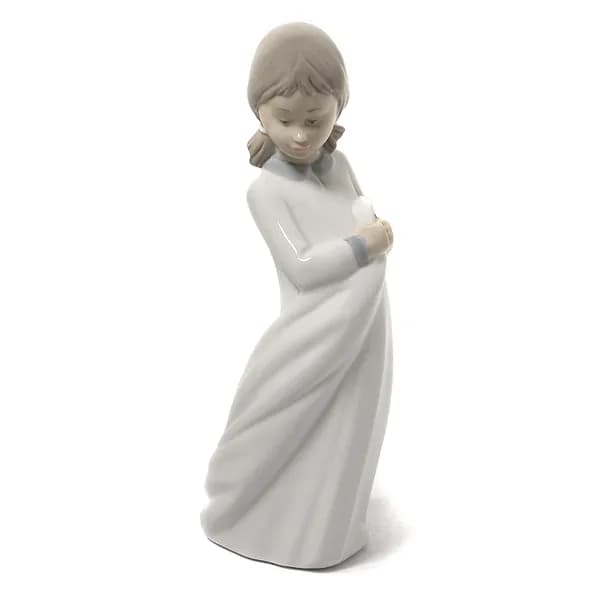 Фарфоровая фигура "Девочка в пижаме с простынью". Испания, NAO by Lladro