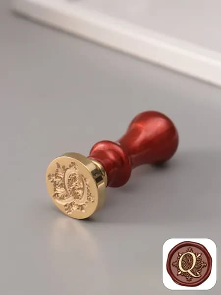 Печать для сургуча с пластиковой ручкой Буква Q на вензеле , 2.5х2.5х6.3 см