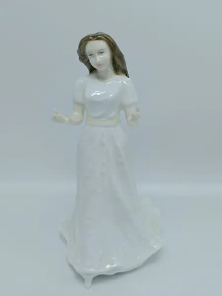 Винтажная фарфоровая статуэтка "Sentiments Greetings". Royal Doulton, Англия 1999 год