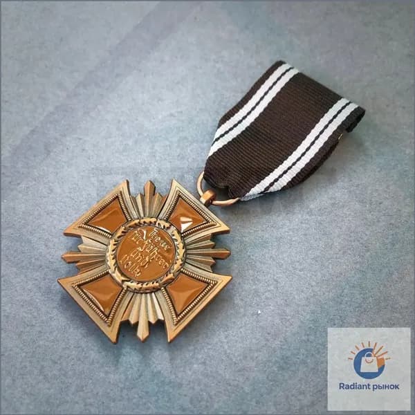Советский значок из сплава с булавкой