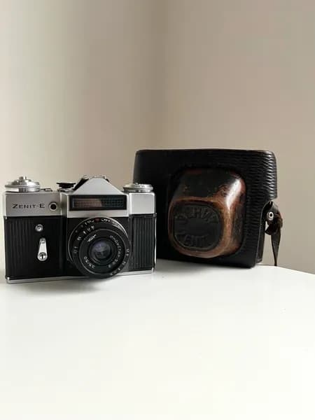 Фотоаппарат "Zenit-Е" Зенит-Е.СССР. В родной кофре. Шторка не закрывается до конца. С объективом "ИНДУСТАР-50-2"