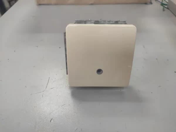 Gusi Electric Extra Механизм выключателя 1- клавишного с красной светоиндикацией, бежевый
