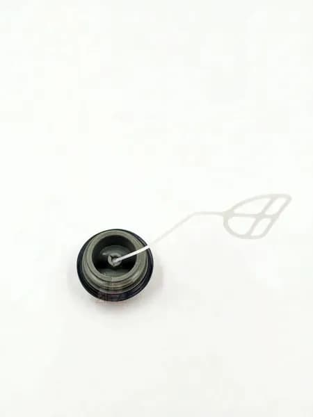 Крышка маслобака для бензопил Husqvarna 340/345/350/351/353/362/365/371/372/455/460 (аналог 5372815-02)