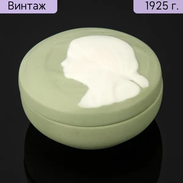 Шкатулка агитационная с портретом работницы ДФЗ Вербилки бисквит 1920-1930 гг СССР