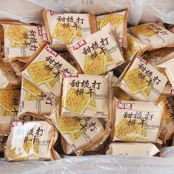 Печенье содовое сладкое слоистое ферментированное, легкое и хрустящее, для перекуса в офисе и замены приема пищи