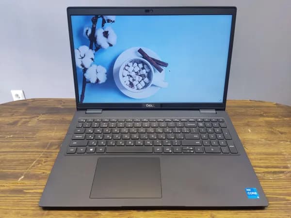 Dell Ноутбук 15.6", RAM 8 ГБ, SSD 256 ГБ, Intel Iris Xe Graphics, Windows Pro, темно-серый, черно-серый, Русская раскладка