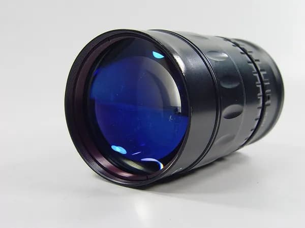 Объектив творческий. Zenit IR 1.6/85. Изображение похоже на монокли. Sony NEX E-mount
