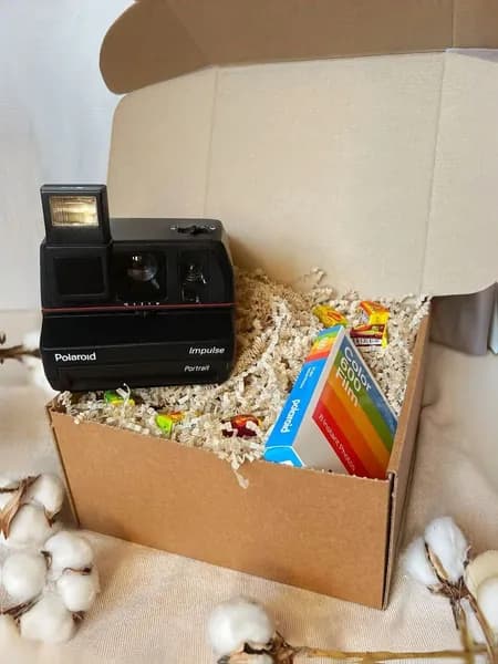 Фотоаппарат мгновенной печати винтажный Polaroid Impulse (чёрный) + кассета. Подарочный набор. Подарок девушке, парню, подруге, мужчине, женщине.