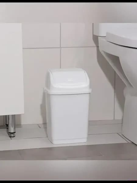 Элегантный контейнер для мусора с крышкой