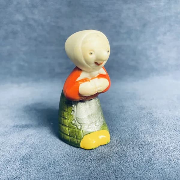 Игрушка винтажна Бабушка-старушка / Колкий советский пластик