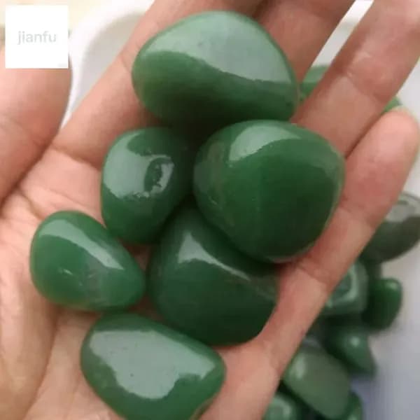 100 г натуральных зеленых минеральных камней