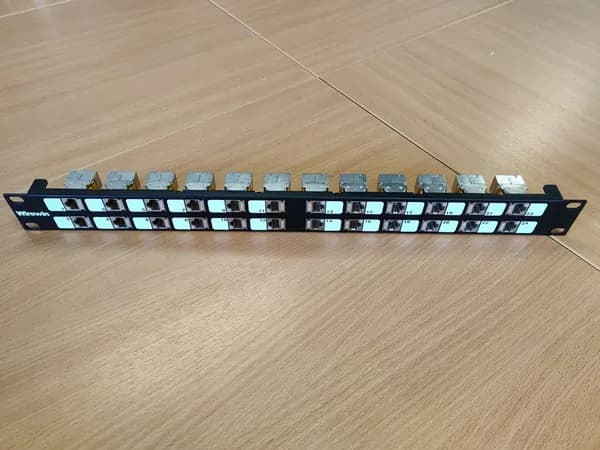 Патч-панель модульная Wirewin 24p 19" 1U в комплекте с модулями Keystone Jack RJ-45 Cat.6A FTP