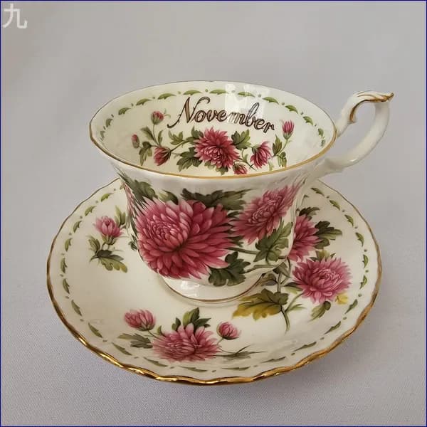 Эксклюзивный костяной фарфор Royal Albert, серия Цветок месяца, Англия, клеймо 70х гг