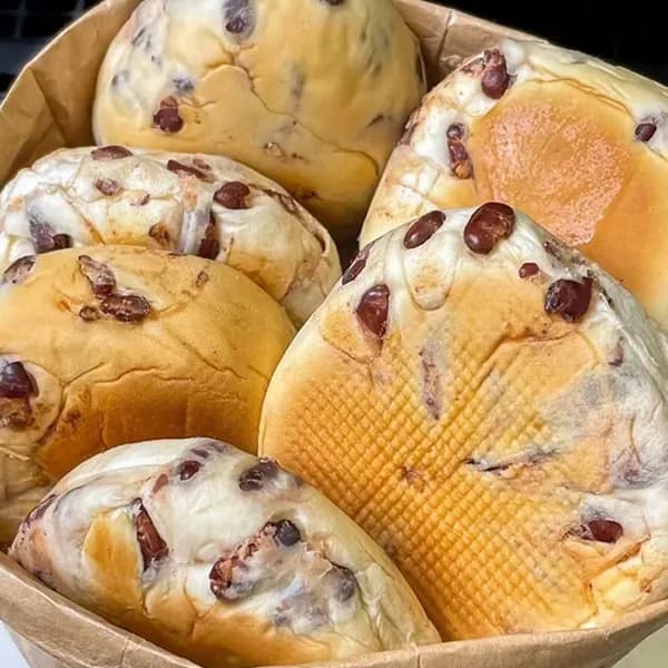 Хлеб с красной фасолью и сыром, тосты с начинкой, выпечка для завтрака, перекуса и лёгкого ужина