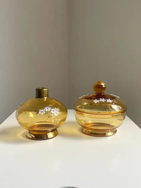 Флакон от одеколона с цветочным узором. Стекло. Франция. Modele Depose. Высота 20 см.
