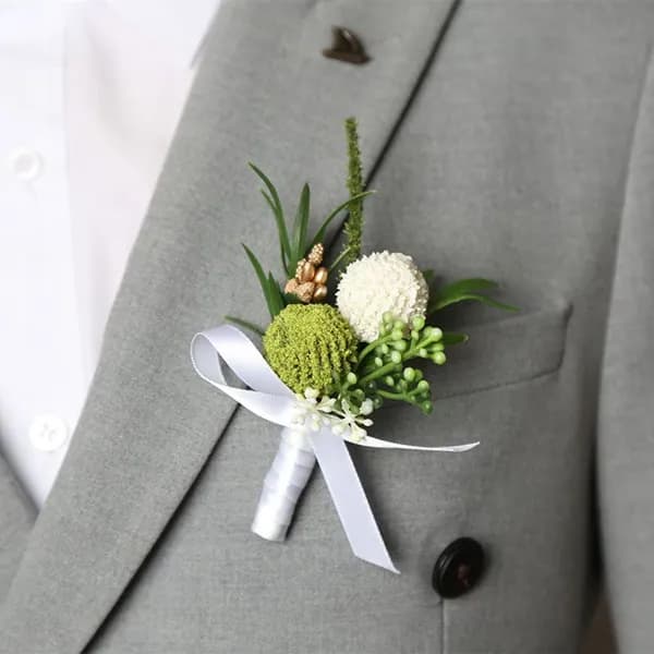 Имитация цветочного корсажа, Аксессуары для шаферов на свадьбе