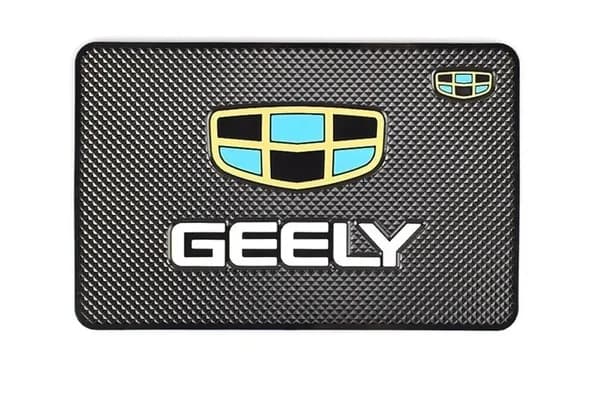Противоскользящий коврик для телефона на торпеду автомобиля Geely . Коврик антискользящий в машину для смартфона на торпедо