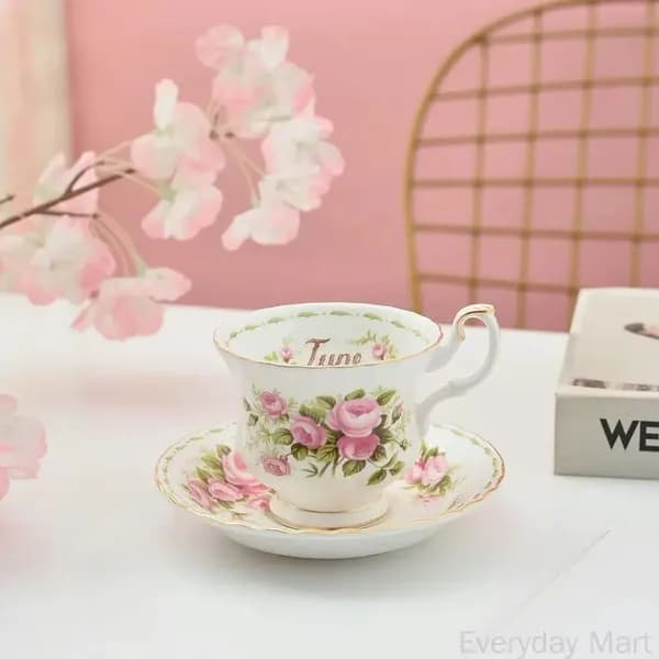 Чайная пара Royal Albert. Серия "Цветок месяца". Англия. Костяной фарфор. Клеймо 70-е гг. Сузуран в мае Everyday Mart