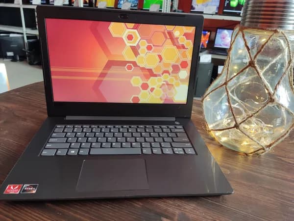 Lenovo Ноутбук 14", AMD Ryzen 3 2200U, RAM 8 ГБ, SSD 120 ГБ, AMD Radeon Vega 3, Windows Pro, серый, серый металлик, Русская раскладка
