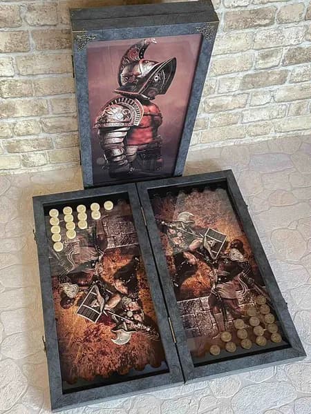 Нарды большие стеклянные 60*60 "Гладиатор", из натурального дерева, обтянуты экокожей премиум класса, игровое поле под каленым стеклом, фишки и игральные кости в комплекте