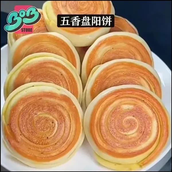 Популярные тяньцзиньские лепешки с кунжутом, солью и перцем, изготовленные как китайская закуска для утренней трапезы.