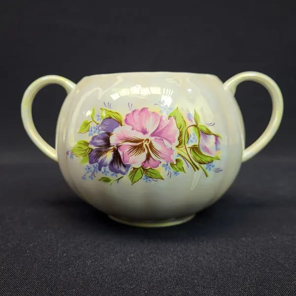 Молочник фарфоровый винтажный, СССР. Роспись цветами.