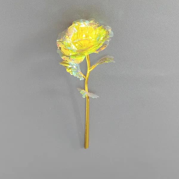 Роза с золотыми листьями