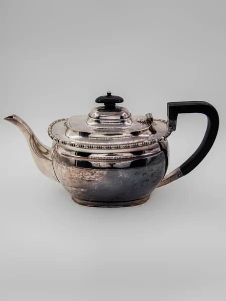 Чайник, 1900 - 1920 годы, Англия; мельхиор, серебрение; 0.8 л.