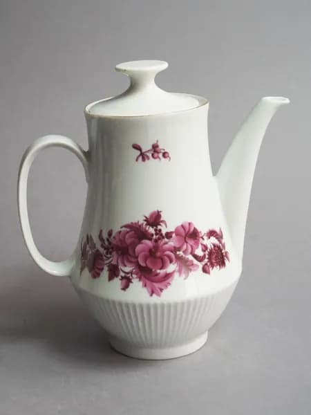 Винтажный кофейник (чайник) "Лиловые цветы". Фарфор, Colditz, ГДР, 1970-1980 (Объем: 550 мл)