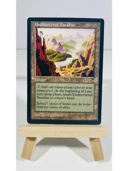 Заголовок: Волшебство в твоих руках: Уникальная карта Magic: The Gathering (MTG) с защитным протектором в подарок!