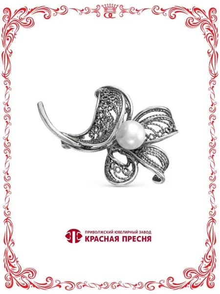 Серебряная ажурная брошь цветок с белым жемчугом Б1338842