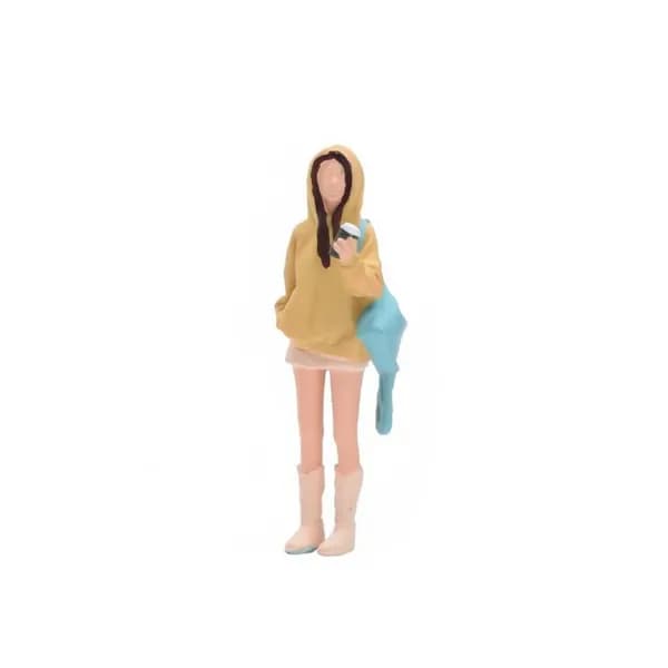 Миниатюрная фигурка Девушка в цветной толстовке, масштаб 1:64, ручная роспись, для диорам и коллекций.