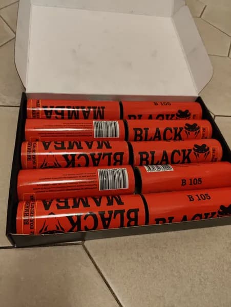 Мощная петарда Black Mamba / корсар 14 / 1 упаковка 10 петард